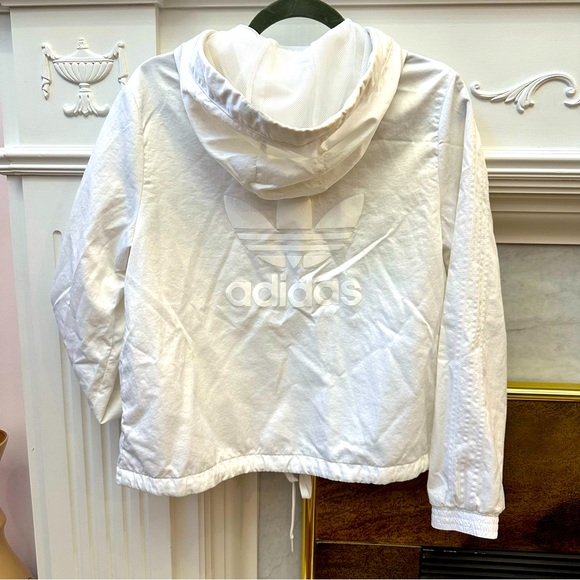 Like New Adidas Originals Women’s White Zip Up jacket With Hoodie, Size Small - Picture 3 of 9